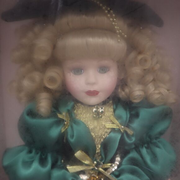 Vintage Camellia Garden Collection Porcelain Doll Stand Collectible 1999 - Picture 12 of 15